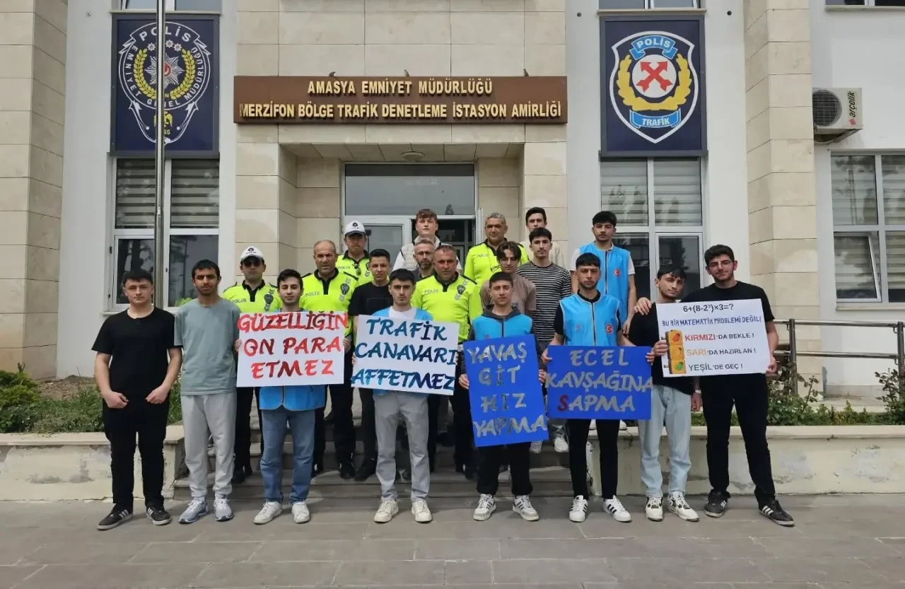 Merzifon’da Gençlerden Trafik Haftası’na Anlamlı Katkı 3