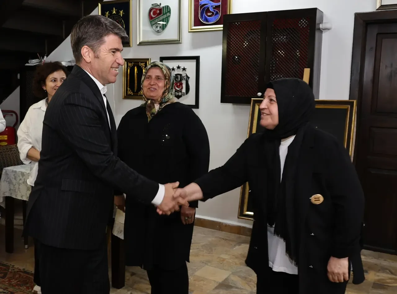 Vali Bakan’dan Sanata Vefa: Geleneksel El Emeği Sergisine Ziyaret 1