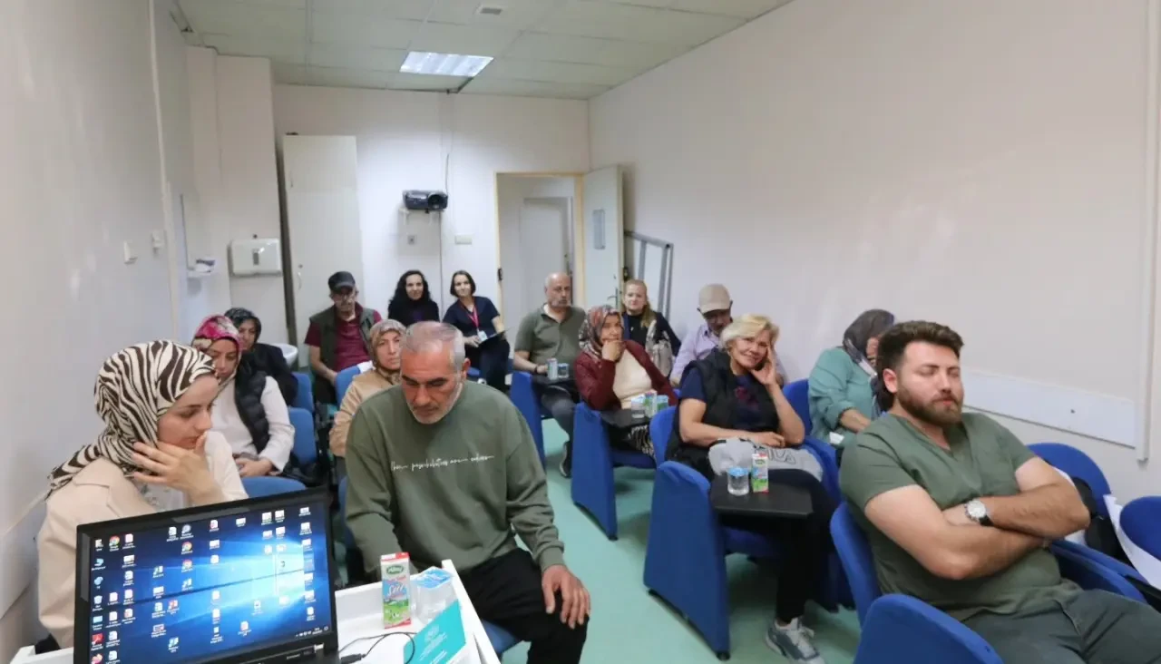 Diyabet Okulu’nda Bilinçlendiren Eğitim: Uzmanlar Katılımcılarla Buluştu 2
