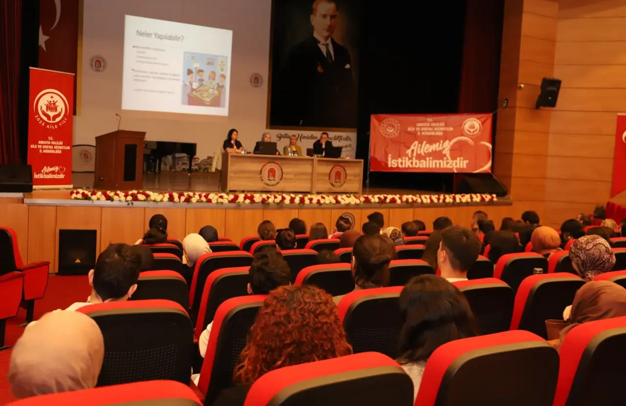 Amasya’da Aileye Dair Derin Bir Bakış: Kültür, Değer ve Teknoloji Paneli Yoğun İlgi Gördü 2