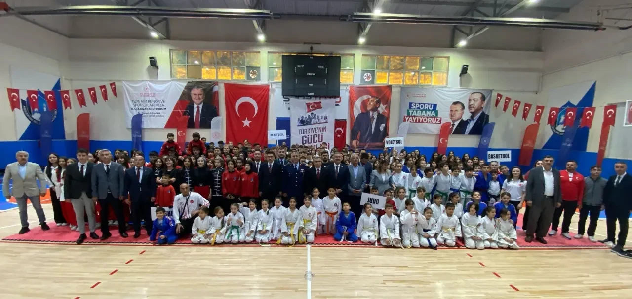 Gençlik Bayramını Kutladı! 6