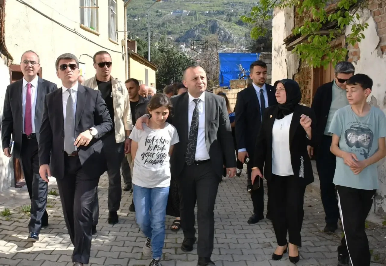 Nergiz Mahallesi’nde Metruk Binalar İncelendi, Vatandaşlarla Buluşuldu 2