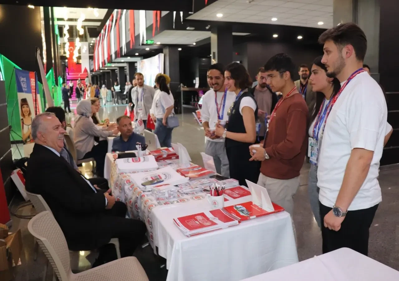 Rektör Prof. Dr. Ahmet Hakkı Turabi, AÜB Tanıtım Fuarı ve 4. Ar-Ge Proje Pazarı’nda Amasya Üniversitesi’ni Temsil Etti 1