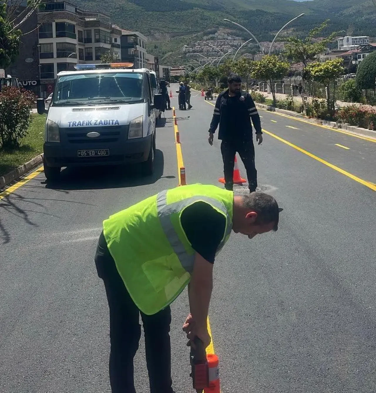 Amasya Belediyesi’nden Ulaşımda Hem Güvenlik Hem Estetik: Necip Fazıl Caddesi Yenilendi 2