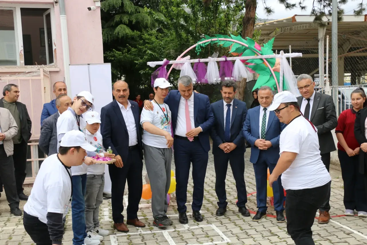 Bilimde Engel Yok: Şehzade Özel Eğitim Okulu’nda TÜBİTAK Bilim Fuarı Açıldı 1