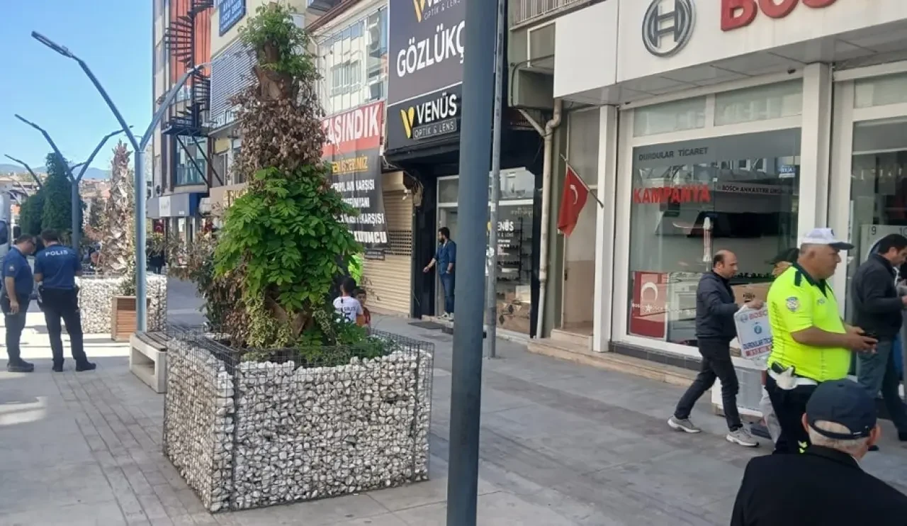 Merzifon Belediyesi’nden Kaldırım İşgallerine Müdahale: Esnafa Uyarı, Kurala Uymayana Ceza 2