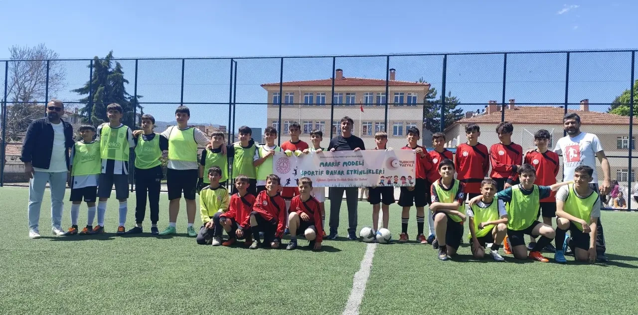 Gümüşhacıköy’de Minik Yürekler Sahada: Bahar Turnuvası Coşku Dolu Geçiyor! 3