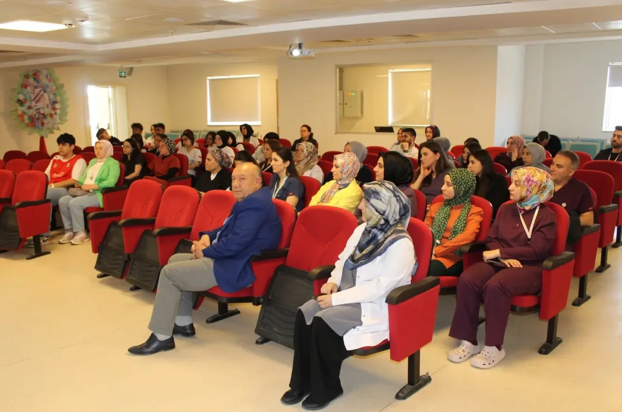 Suluova Devlet Hastanesi Personeline Hayat Kurtaran CPR Eğitimi 2
