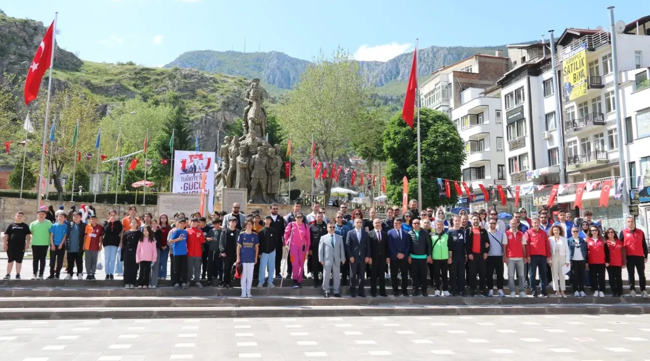 Amasya’da Gençlik Haftası Coşkuyla Başladı: İlk Tören Yavuz Selim Meydanı’nda Gerçekleşti 2