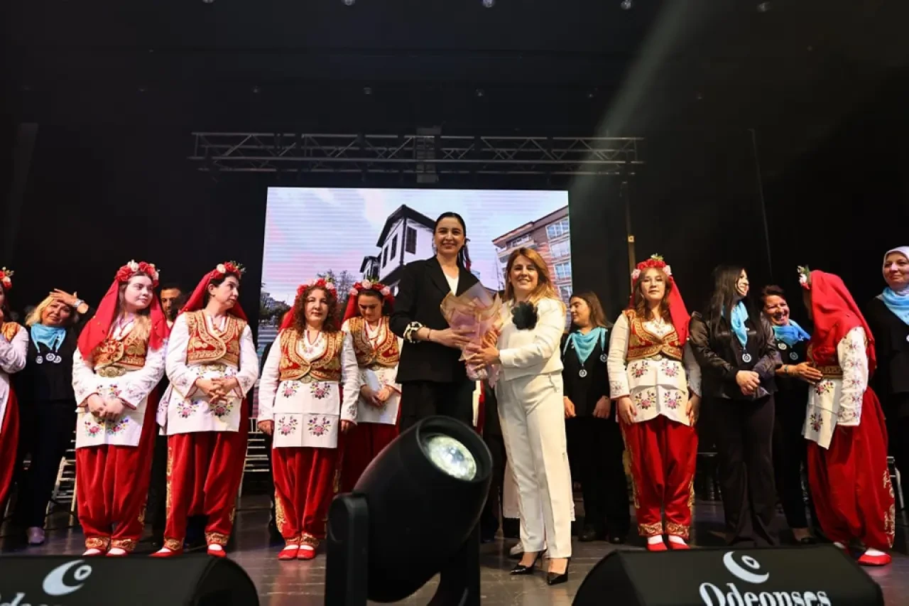 Merzifon’da Anneler Günü’ne Kadın Eli Değdi! 4