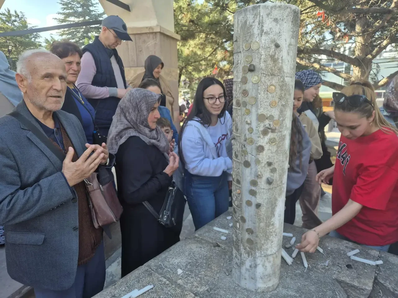 Merzifon'da Hıdırellez Geleneği: Kümbet Hatun Türbesi Ziyaretçi Akınına Uğradı 2