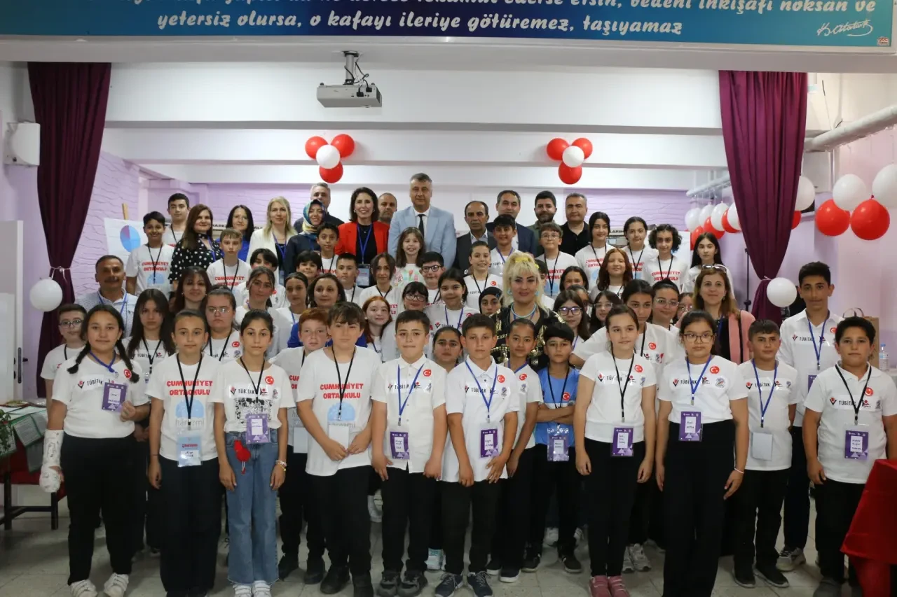Müdür Katipoğlu, Cumhuriyet Ortaokulu’nda Bilim ve Eğitim Şölenine Katıldı 4
