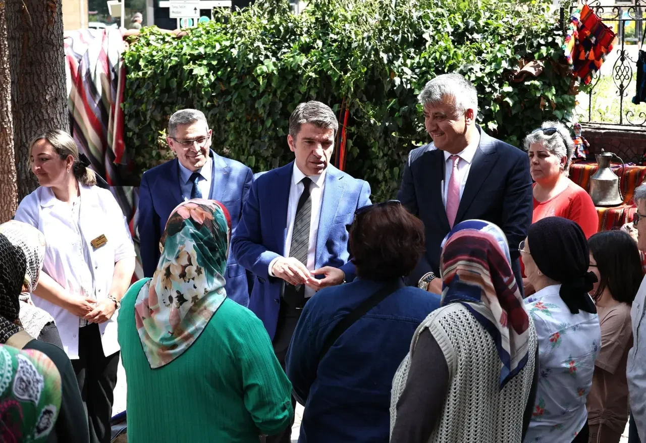 Amasya Valisi Önder Bakan’dan Sanatevi Ziyareti ve Cicim Dokuma Kesimi 1