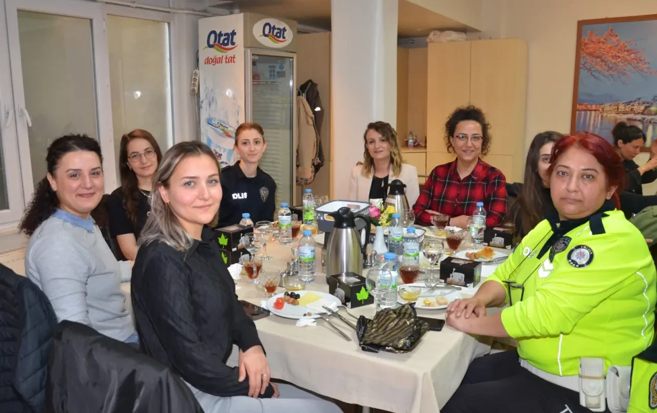 Amasya Emniyeti Anneler Günü’nü Kutladı 6