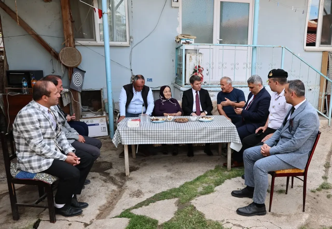 Amasya Valisi Önder Bakan’dan Şehit Annesine Anlamlı Ziyaret 3