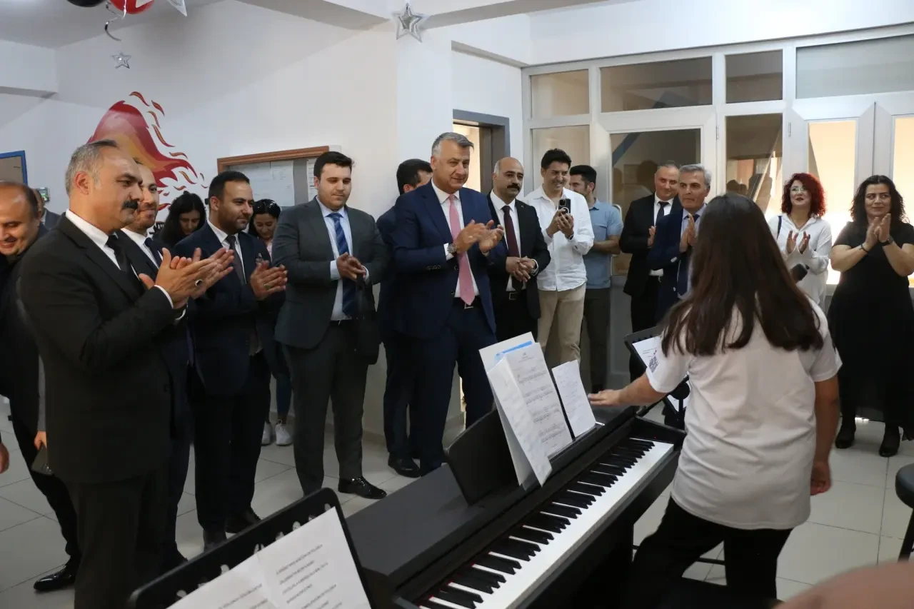 İl Millî Eğitim Müdürü Katipoğlu, Suluova BİLSEM’de TÜBİTAK 4006 Bilim Fuarı Açılışına Katıldı 3