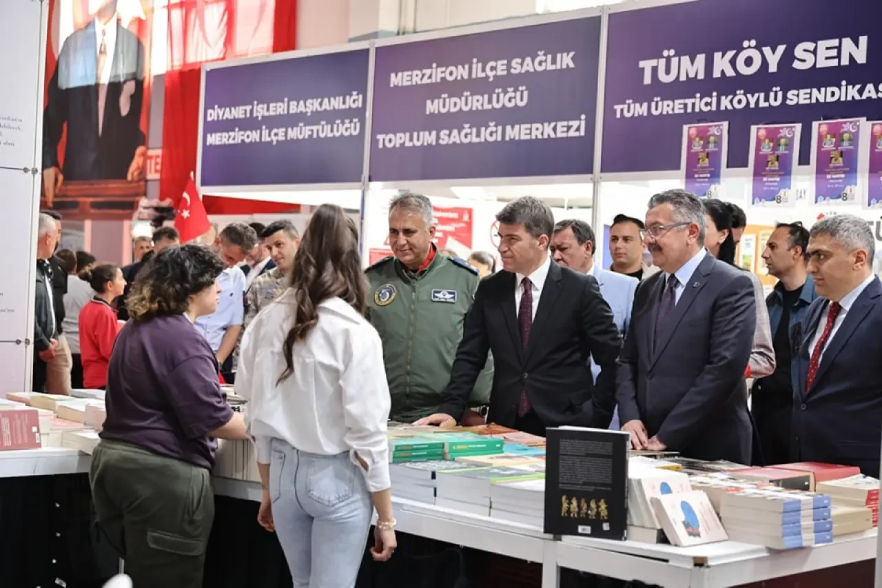 Vali Bakan, Kitap Fuarı’nı gezdi 5