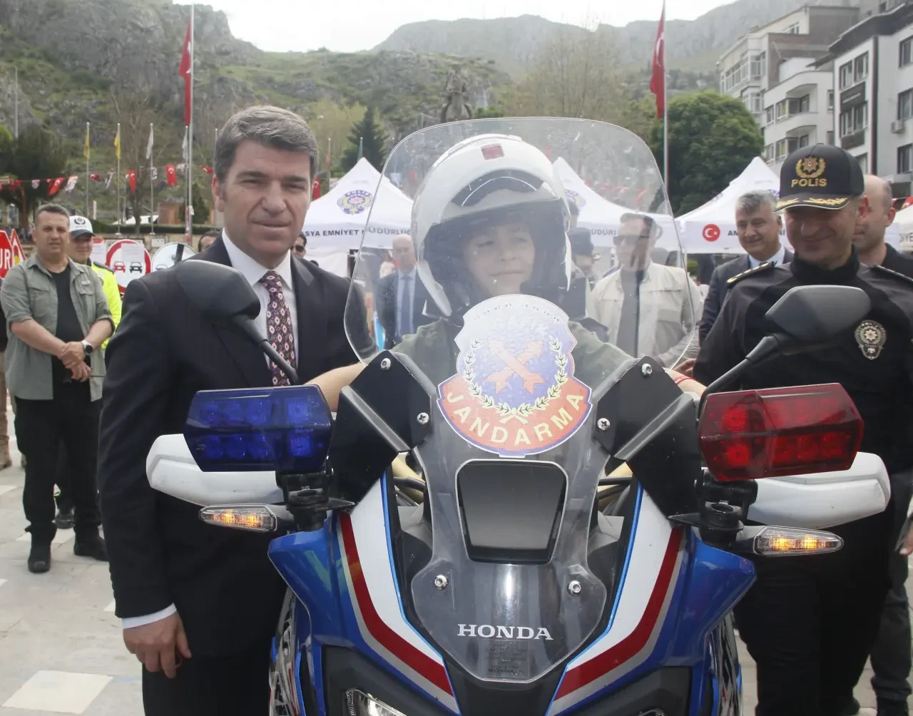 Amasya’da Trafik Haftası Etkinlikleriyle Farkındalık Mesajı Verildi 2