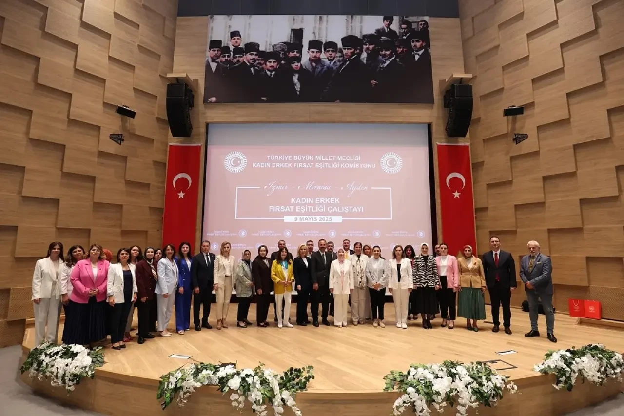 CHP’li Karagöz İzmir’de Kadın-Erkek Fırsat Eşitliği Çalıştayı’na Katıldı 1