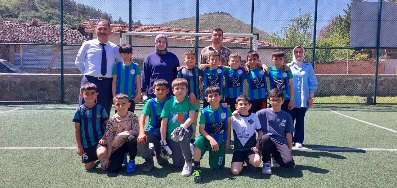Gümüşhacıköy’de Spor Şöleni: Minik Kramponlar ve Filenin Sultanları Sahada! 2