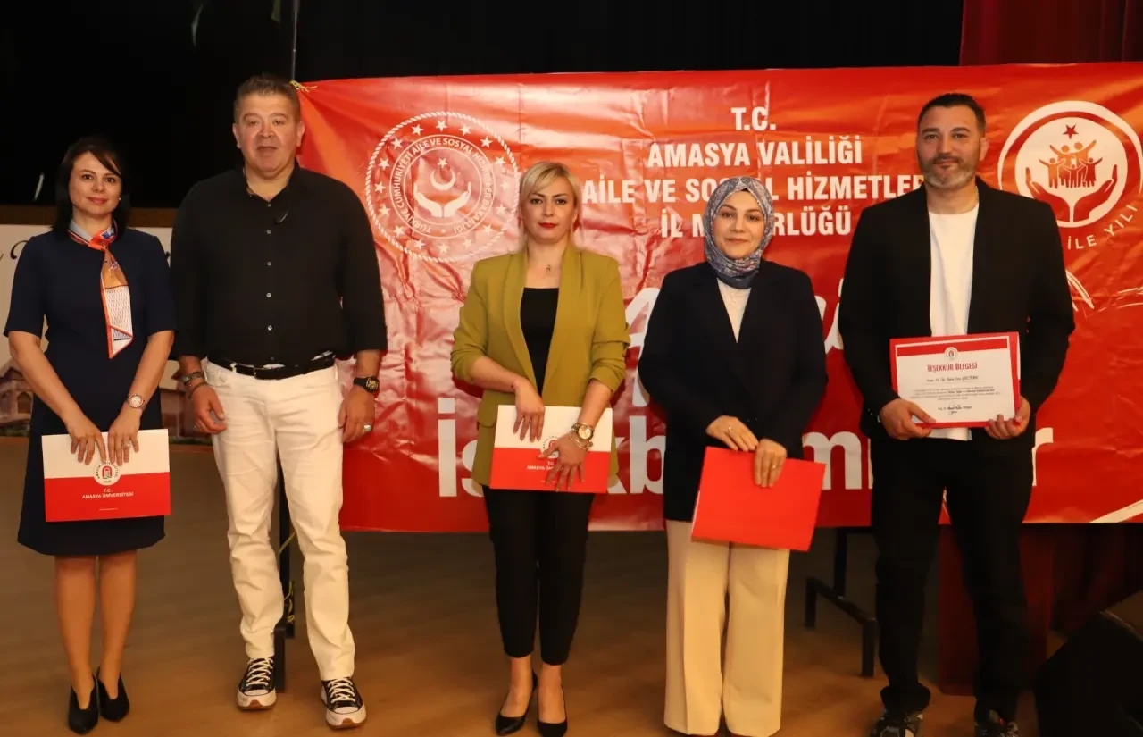 Amasya’da Aileye Dair Derin Bir Bakış: Kültür, Değer ve Teknoloji Paneli Yoğun İlgi Gördü 3