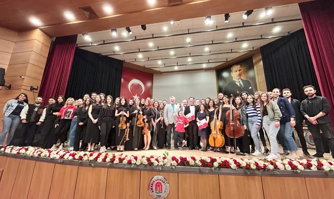 Amasya Üniversitesi’nde Çoksesli Koro ve Orkestra Konseri Düzenlendi 4