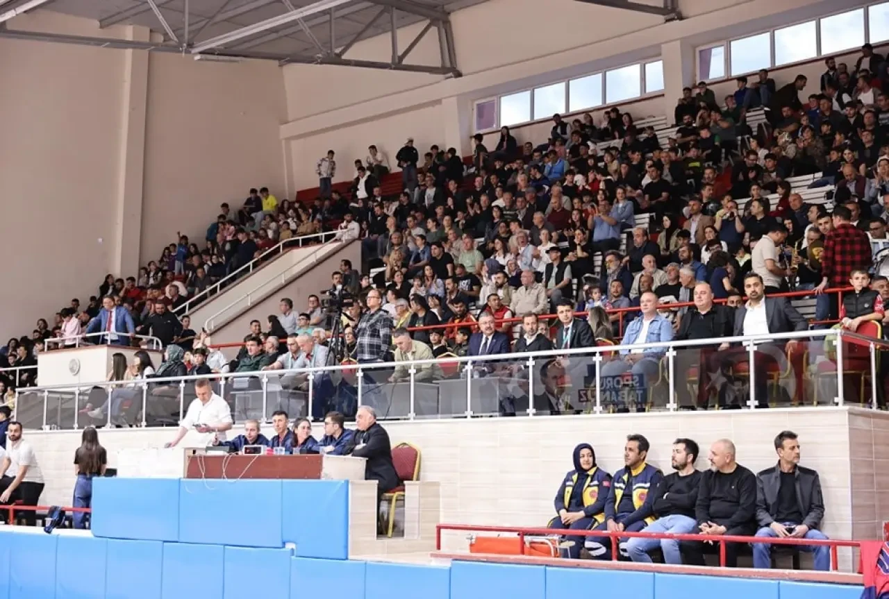 Merzifon Belediyespor’dan Dev Zafer! 2. Lig Yolunda Final Bileti 78-62’lik Galibiyetle Geldi 4