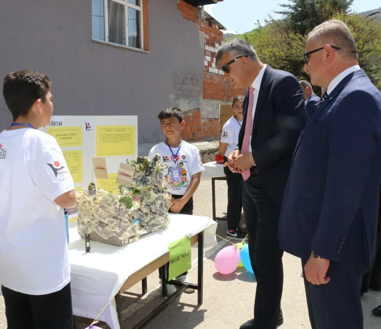 Amasya'da Bilimin Işığı: TÜBİTAK 4006 Bilim Fuarı Öğrencileri Geleceğe Taşıyor 1