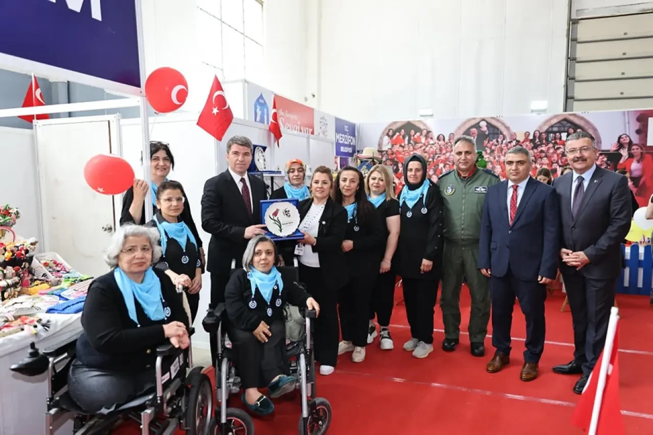 Vali Bakan, Kitap Fuarı’nı gezdi 4