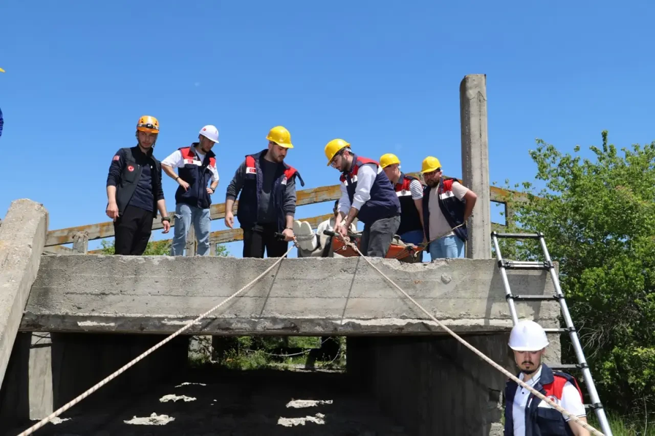 Amasya Üniversitesi’nden Afet Tatbikatı: “Sarsıntıda Şefkat” Projesi Saha Uygulamasıyla Tamamlandı 1