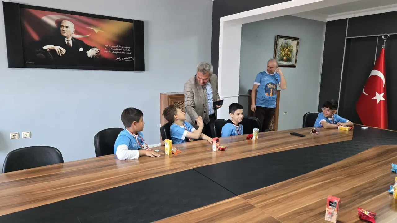 Suluova'da Zeka Oyunlarının Şampiyonları Ödüllendirildi! 2
