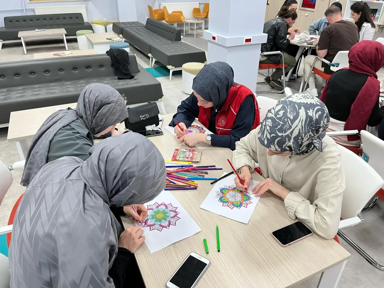 Amasya’da Gençler Mandala ile Renkleri Konuşturdu 1