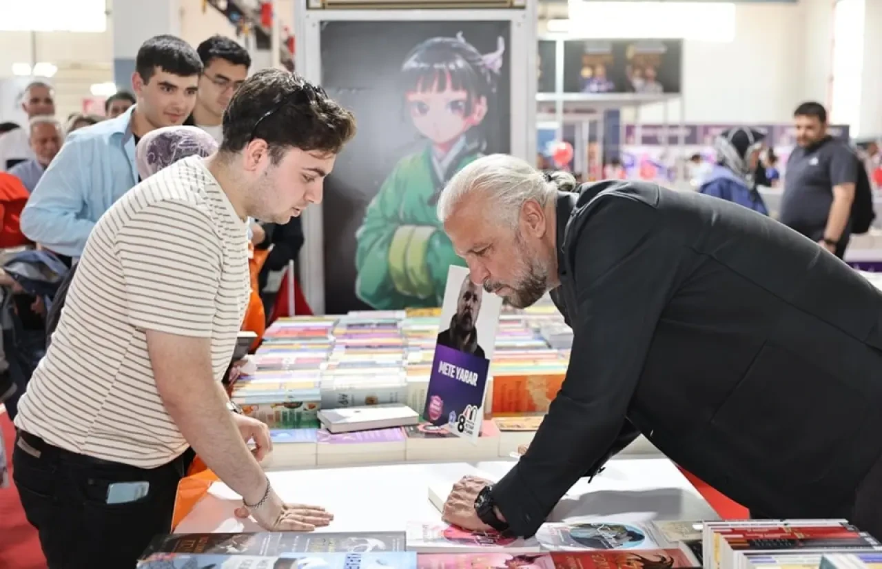 Cihat Yaycı ve Mete Yarar, Merzifon Kitap Fuarı’nda Gündemi Değerlendirdi 4