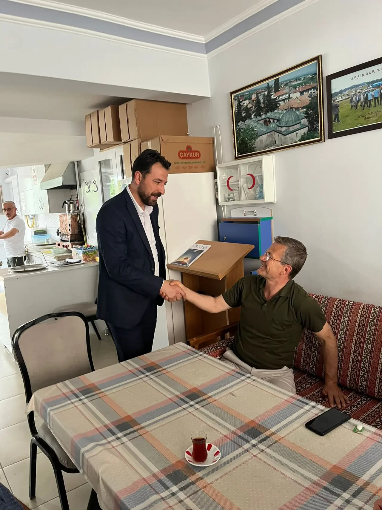 AK Parti Merzifon İlçe Başkanı Emre Keleş’ten Vezirköprülüler Derneği’ne Ziyaret 3