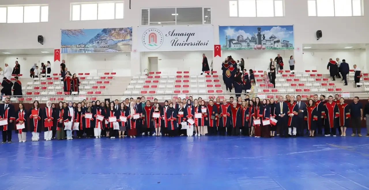 Amasya Üniversitesi’nde Başarı Belgeleri Sahiplerini Buldu 5