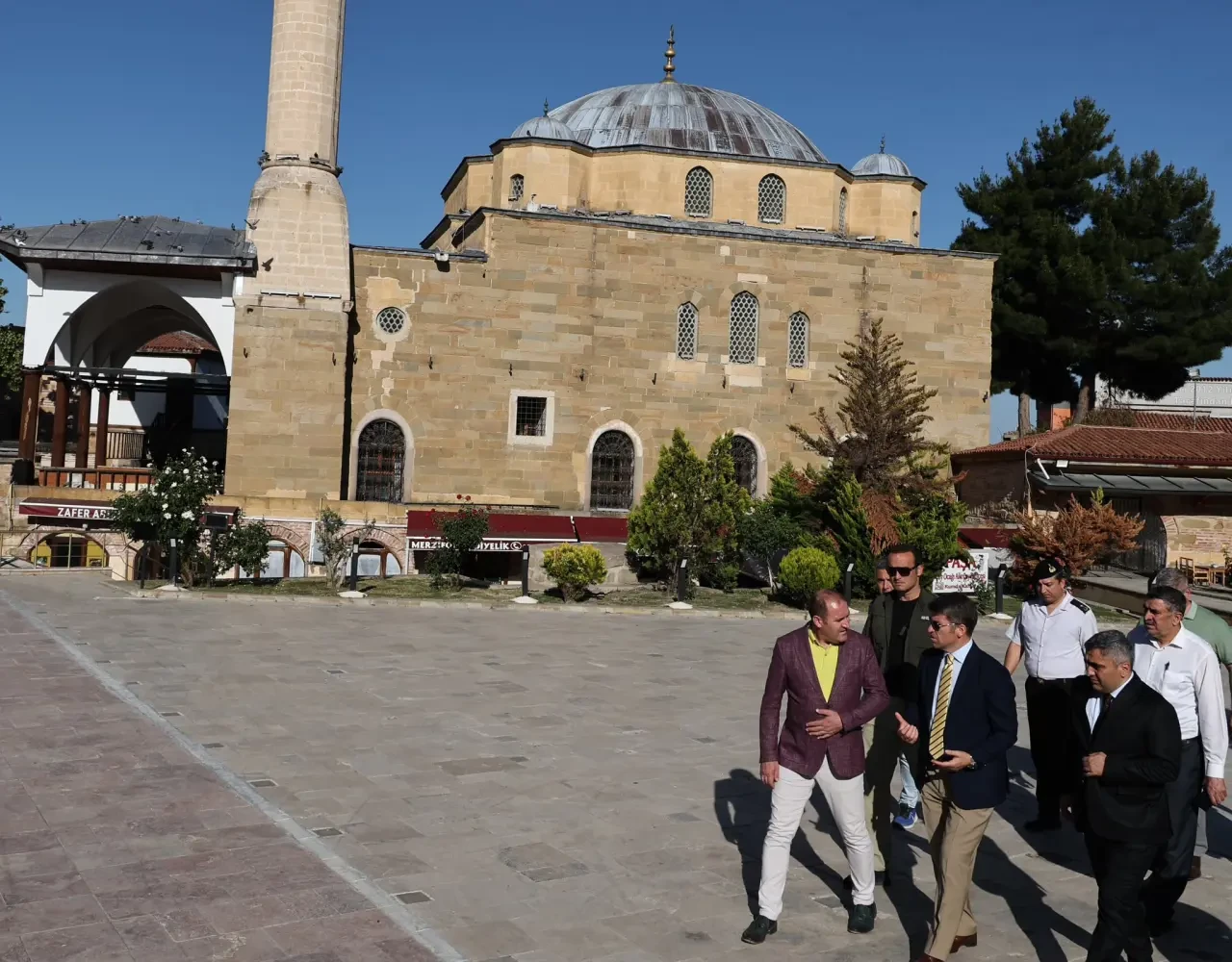 Vali Bakan’dan Merzifon’da Tarihe ve Esnafa Yakın Ziyaret 1