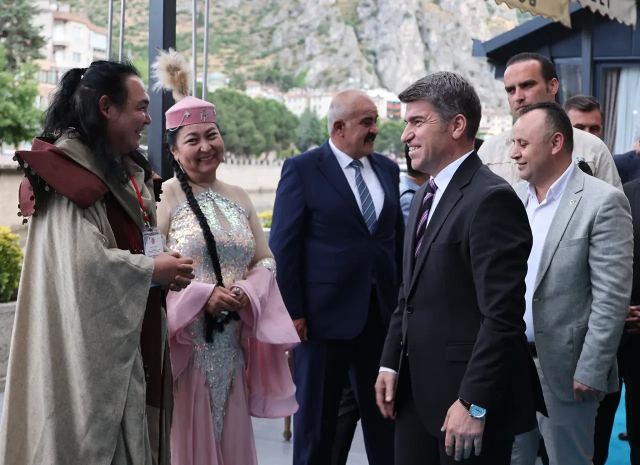 Amasya Valisi Önder Bakan, Halk Dansları Ekiplerini Ağırladı 1