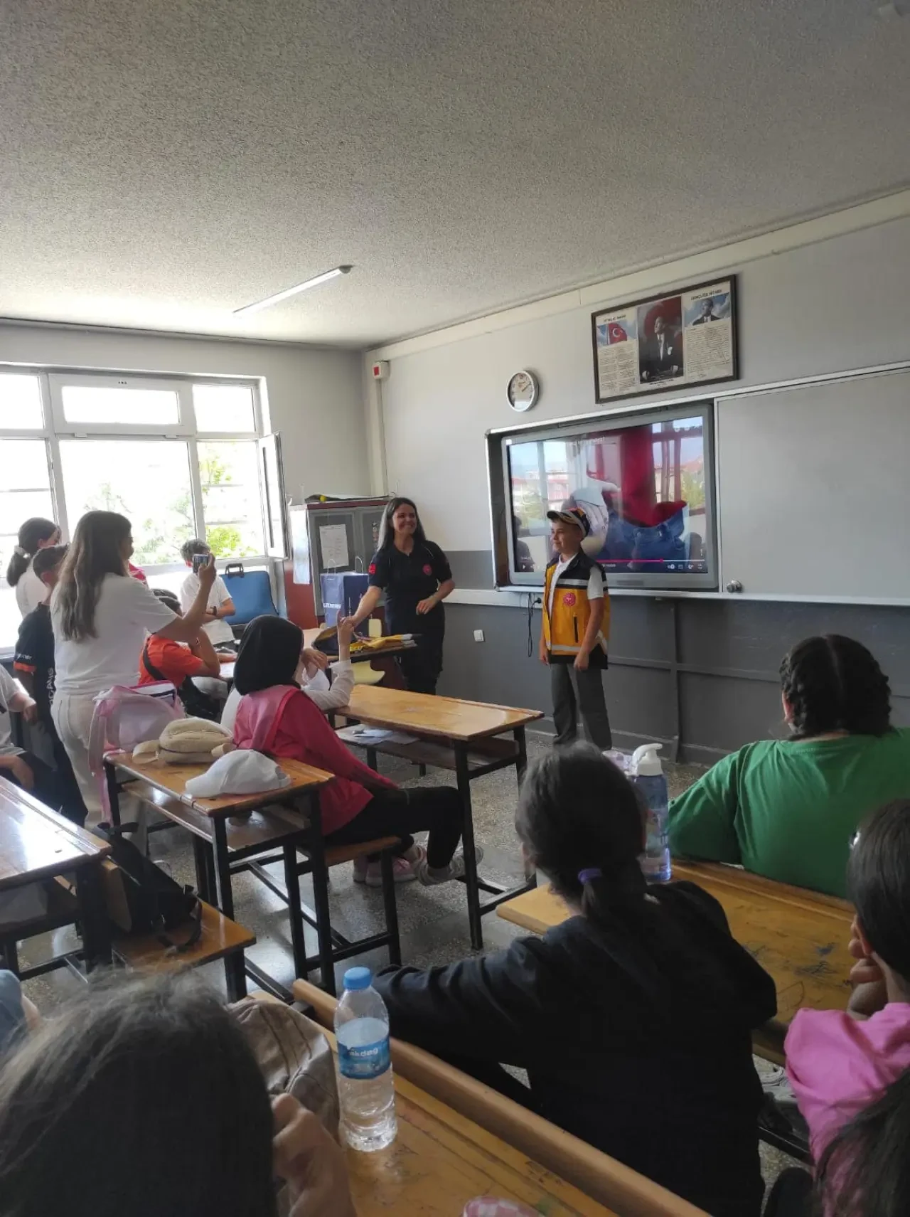 Suluova’da “Yaşama Yol Ver” Eğitimi: Ortaokul Öğrencileri 112’nin Hayati Önemini Öğrendi 1