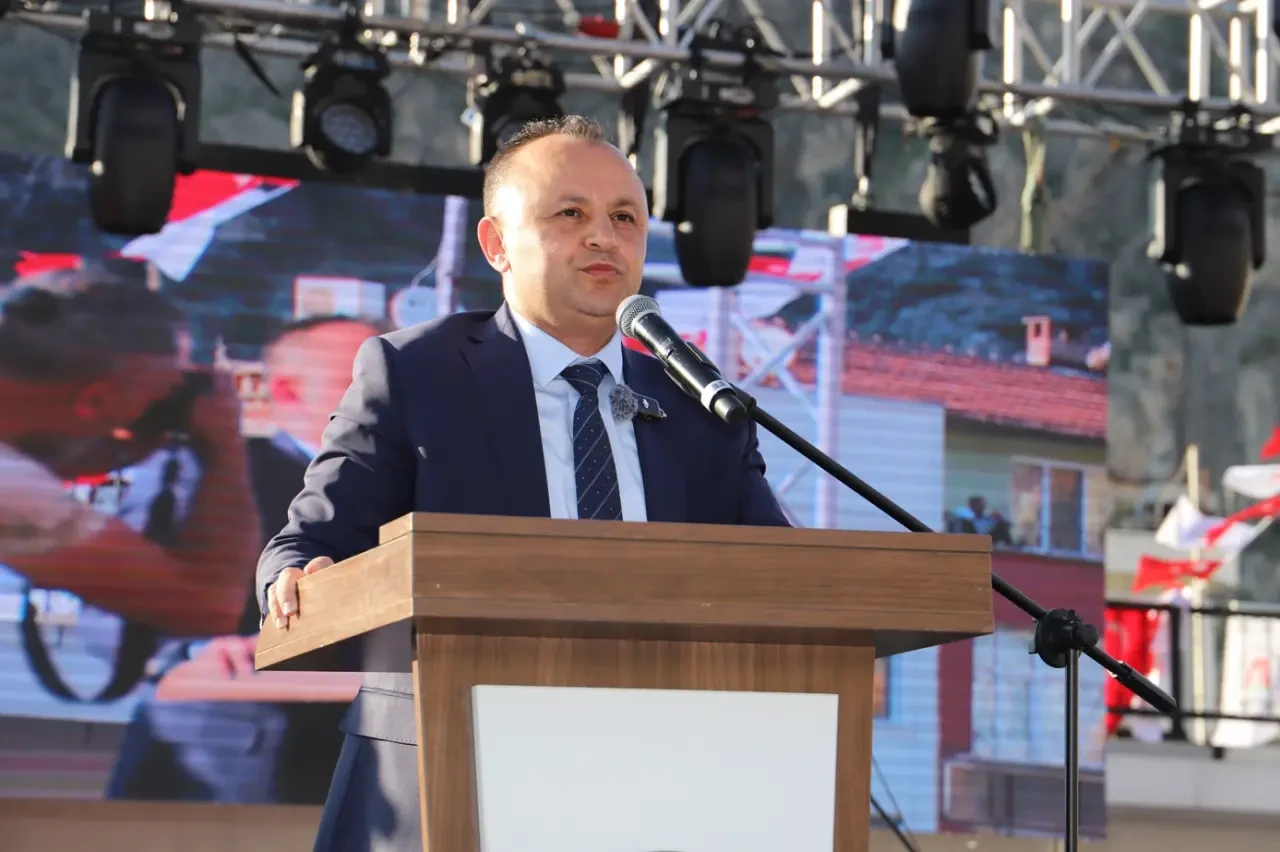 Amasya Üniversitesi’nde Coşkulu Mezuniyet Töreni: 4.506 Öğrenci Geleceğe Uğurlandı 4