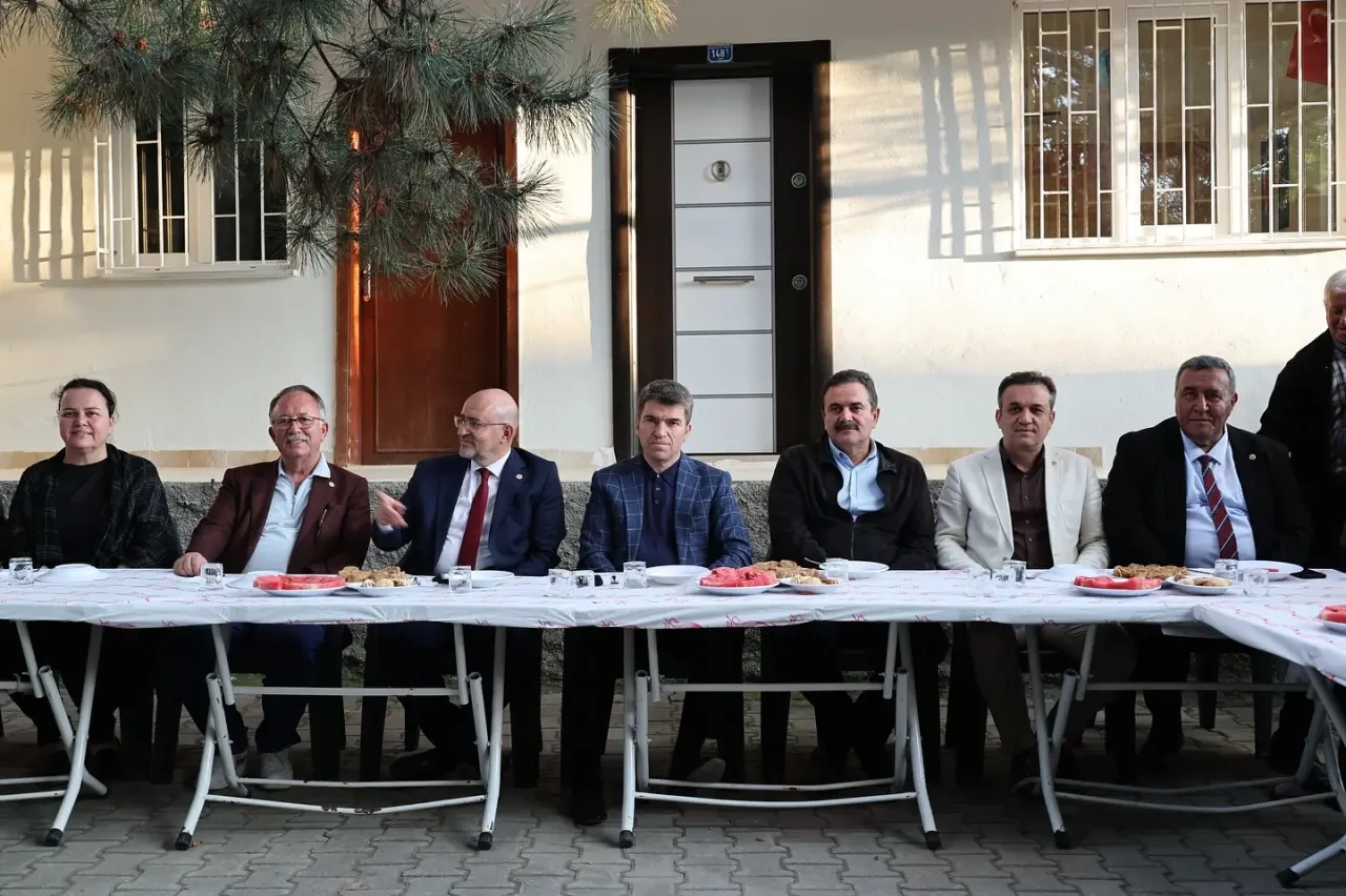 Amasya Valisi Önder Bakan, Çetmi Köyü'nde Vatandaşların Sorunlarını Dinledi 4