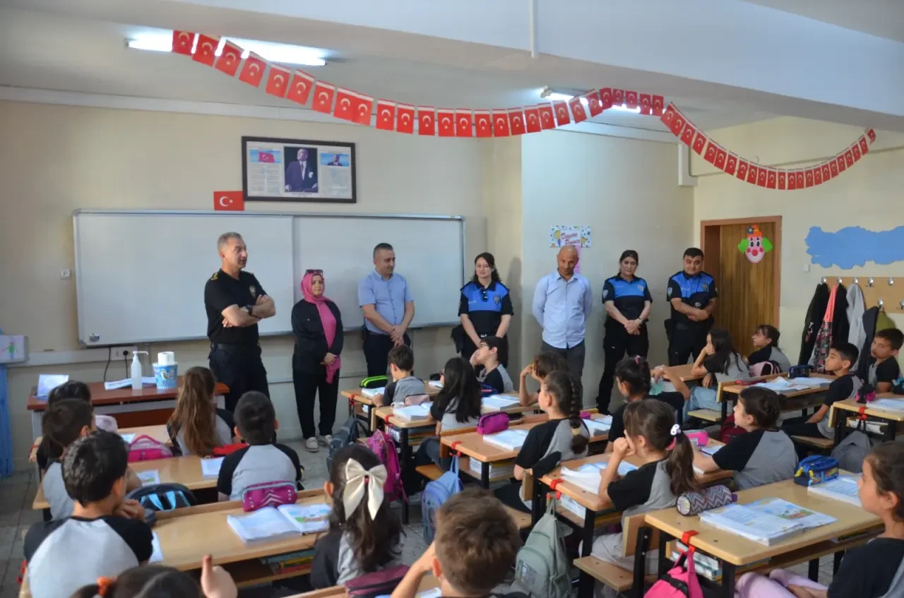 Amasya’da Minik Öğrencinin Davetine Emniyet Müdüründen Anlamlı Karşılık 5