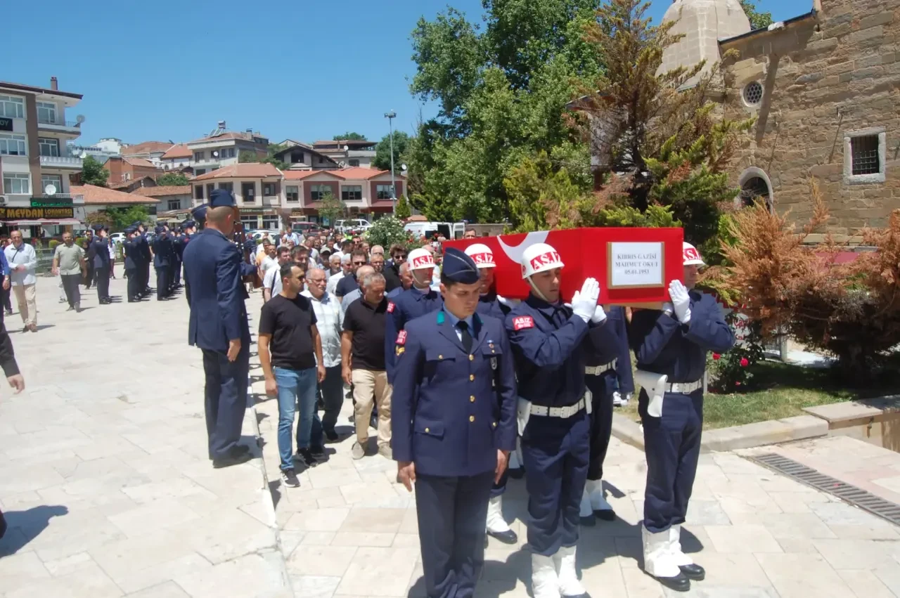 Kıbrıs Gazisi Mahmut Okut ebediyete uğurlandı 2