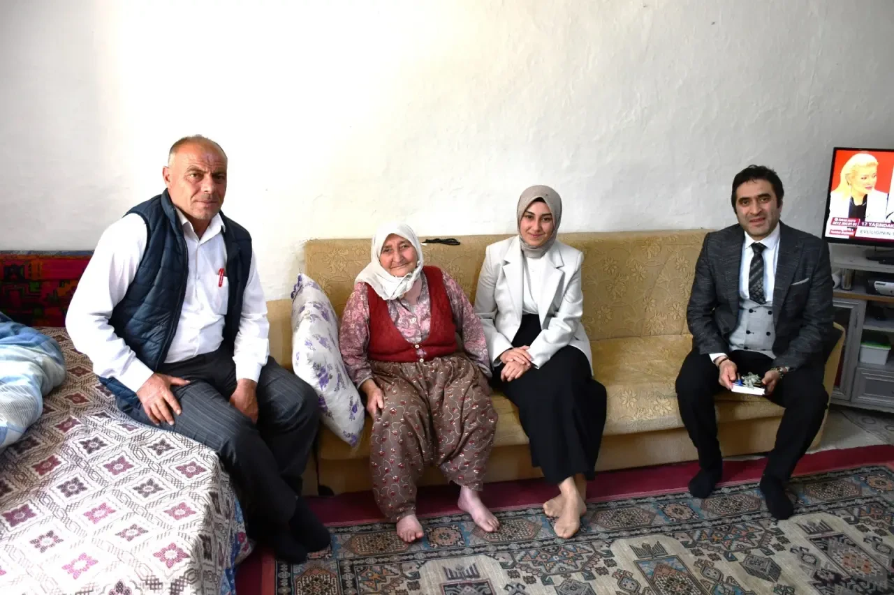 Kaymakam Büşra Güneş, Gümüşhacıköy Köylerinde Vatandaşlarla Buluştu 2