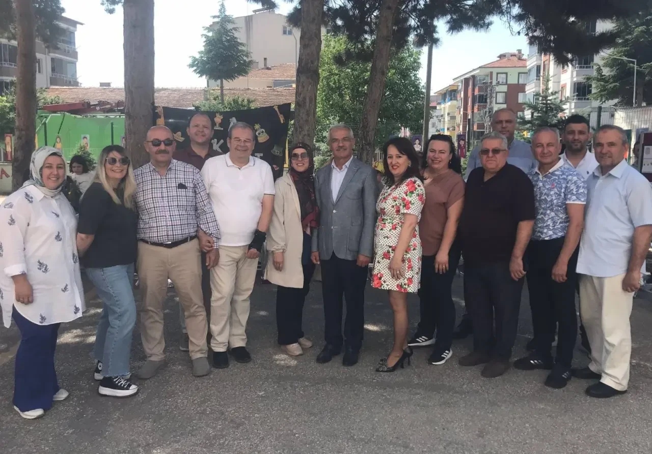 “Hayal Et Oku Tasarla” Sergisi Yaratıcılığı ve Kitap Sevgisini Buluşturdu 3