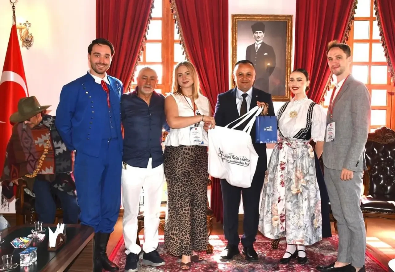 Amasya’da Kültürlerarası Buluşma: Başkan Sevindi, Yabancı Dans Topluluğunu Ağırladı 3