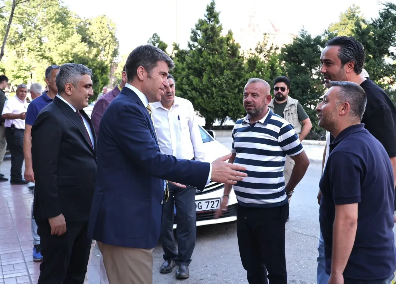 Vali Bakan’dan Merzifon’da Tarihe ve Esnafa Yakın Ziyaret 3