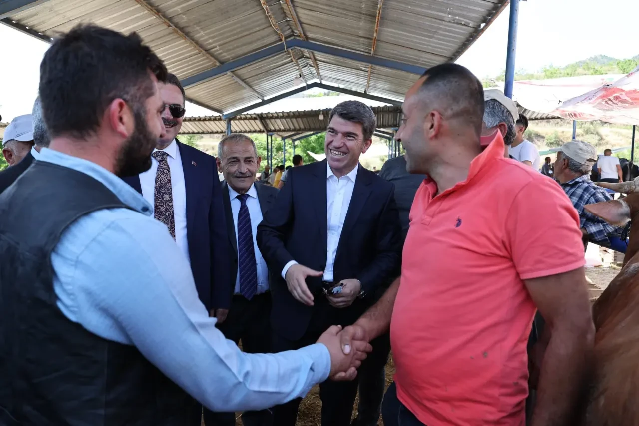Amasya Protokolünden Hayvan Pazarı Ziyareti 1