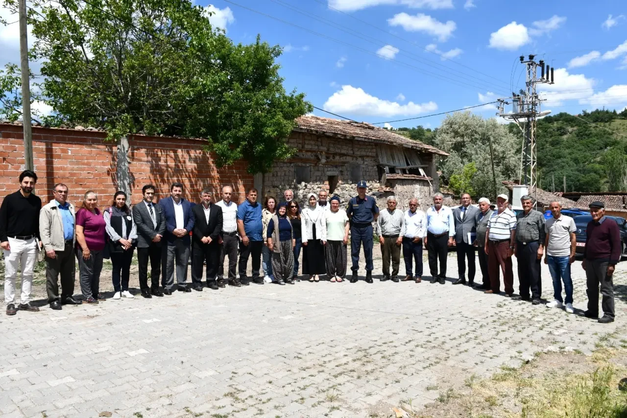 Kaymakam Büşra Güneş, Gümüşhacıköy Köylerinde Vatandaşlarla Buluştu 1