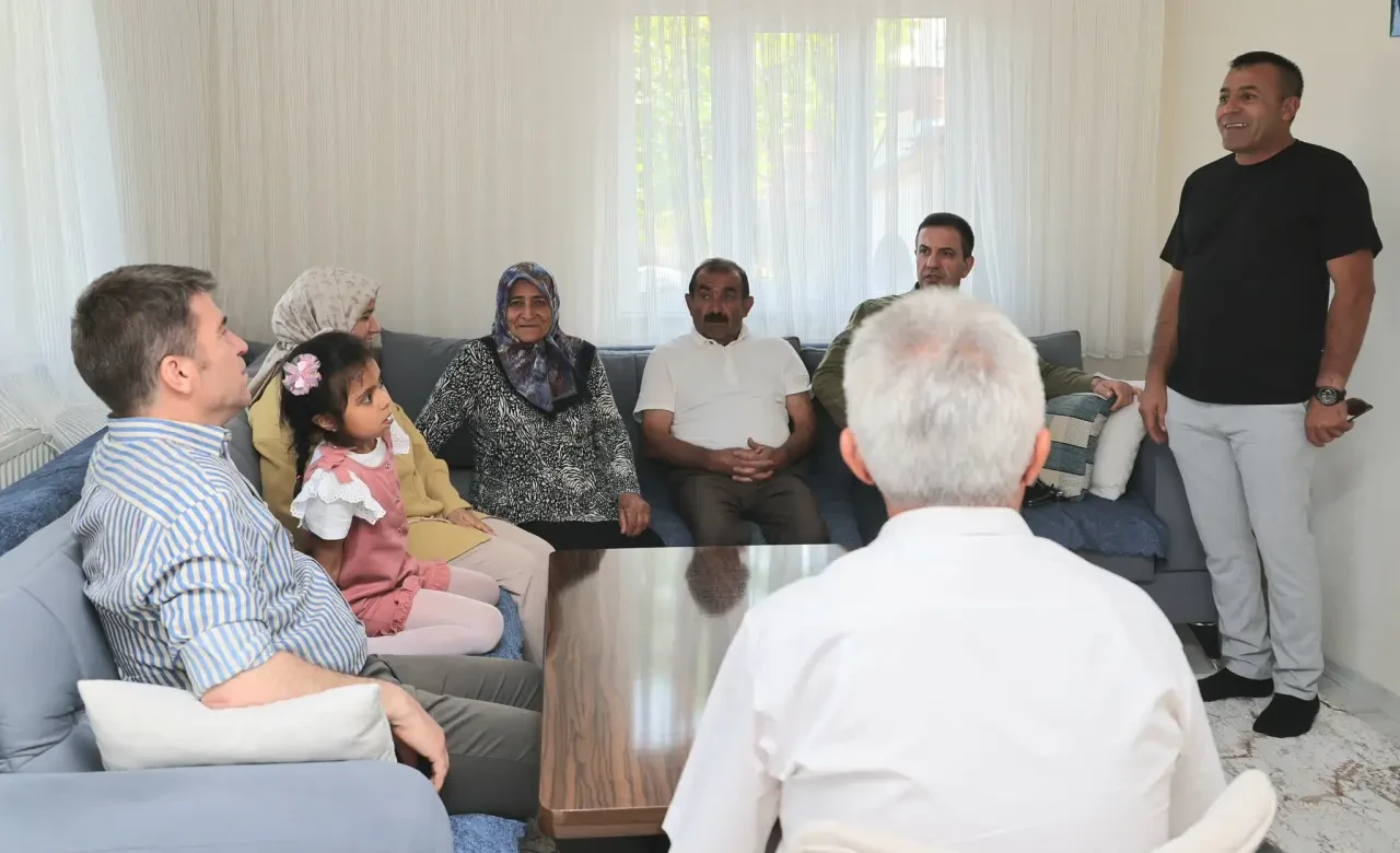 Vali Önder Bakan’dan Anlamlı Ziyaret: Babalar Günü’nde Şehit Babasına Vefa 1