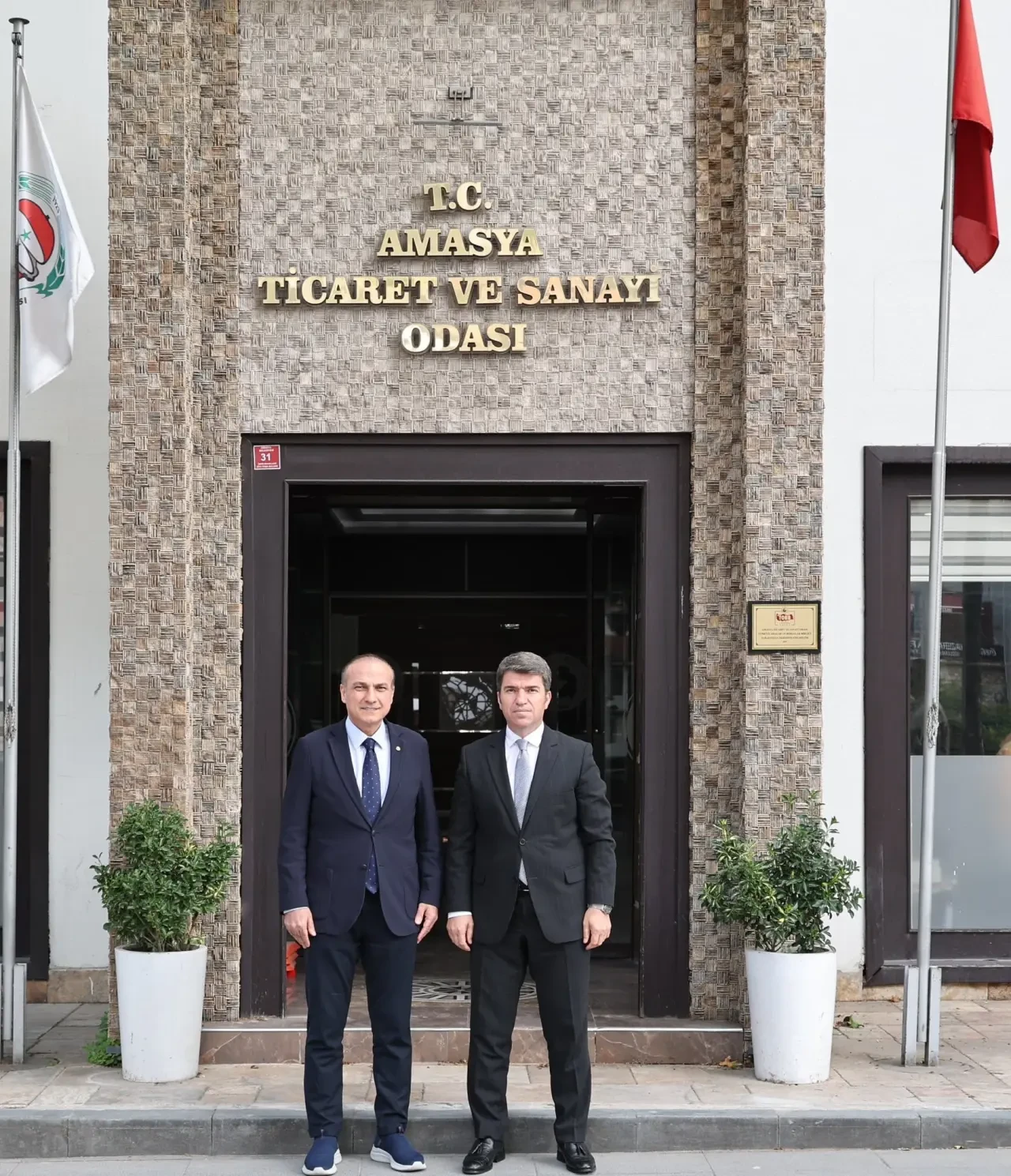 Amasya Valisi Önder Bakan’dan Ekonomiye Yakın Takip: TSO ve Eski Milletvekiline Ziyaret 3